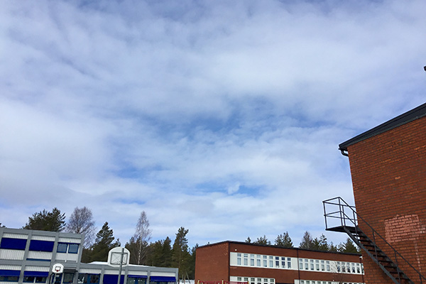 Foto på himlen över Piteholmsskolan
