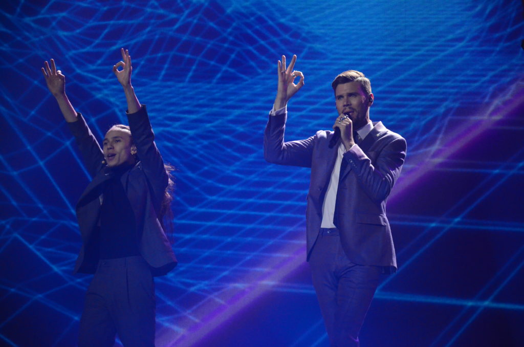 Robin Bengtsson på scen.