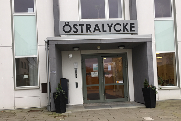 Foto på ingången till Östralycke.