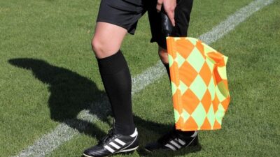 Unga idrottsdomare blir illa behandlade.